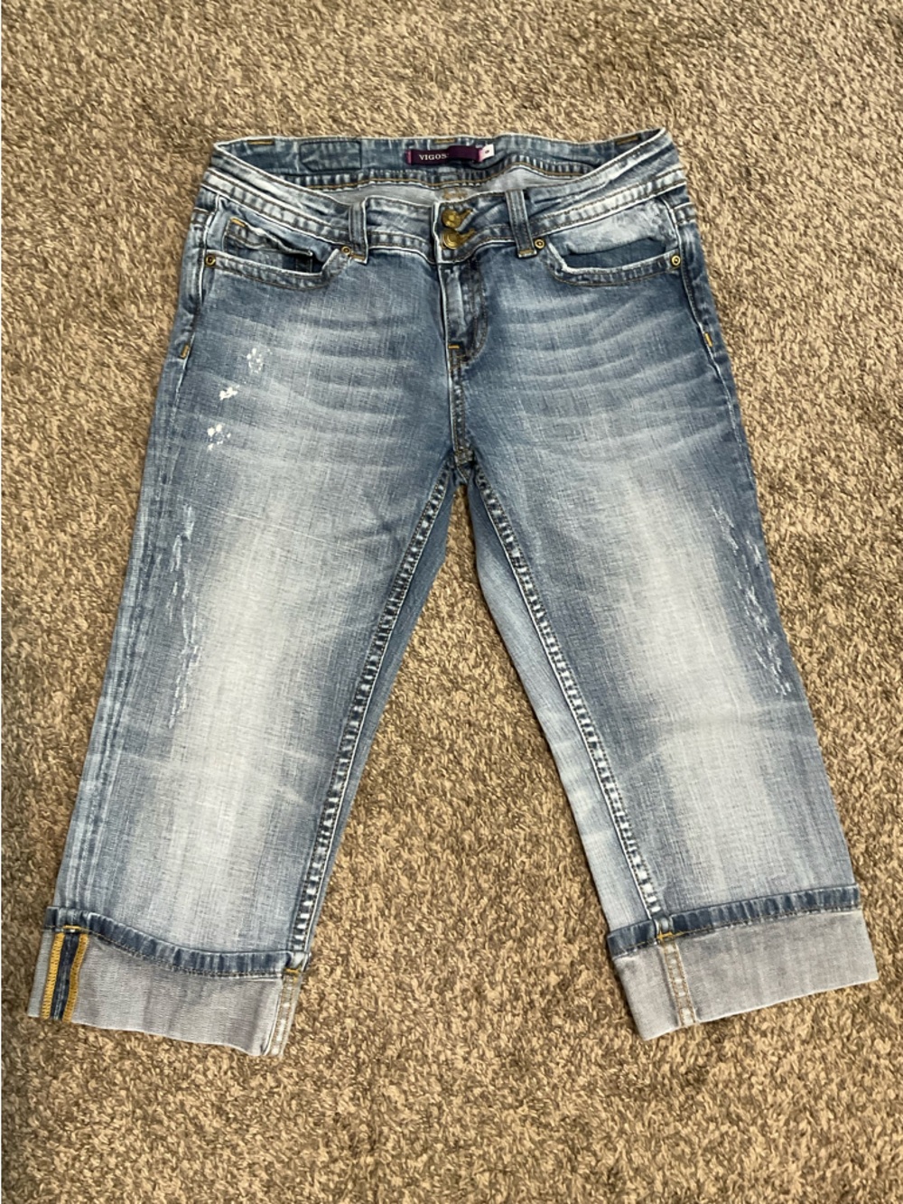 Vigoss Distressed Stretch Denim Cuffed Cropped Capri Jeans. Size 9/30” waist